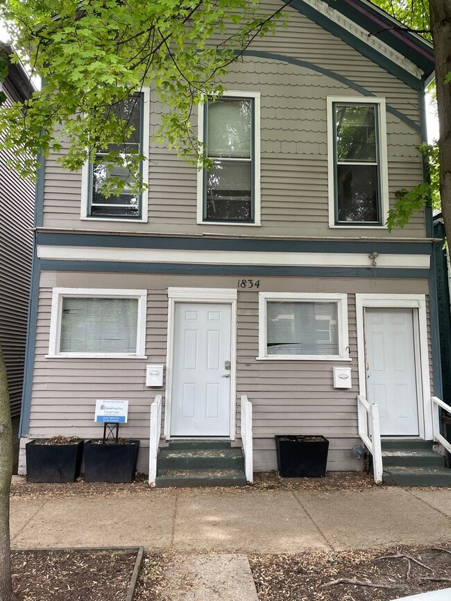 Building Photo - 1834 N Bissell St Unit 1834-1