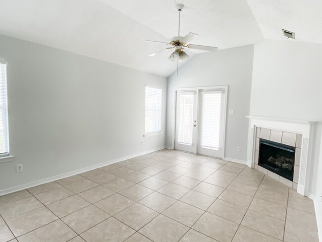 Photo - 405 Belle Chase Ct S