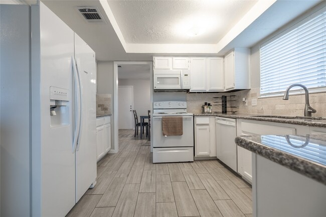 Building Photo - 9907 Towne Tower Ln