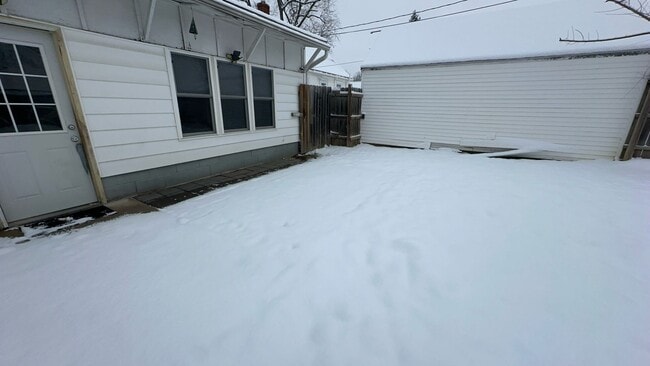 Photo - House with Garage for Rent 2 BR/ 2BA in Peoria 61604