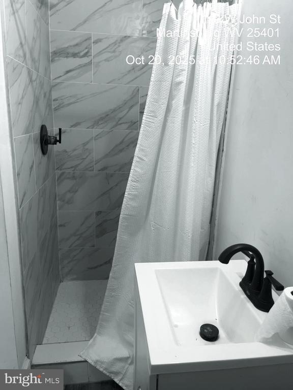 Photo - 113 W John St