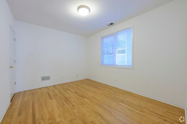 Building Photo - 1644-2 W Fletcher St Unit 2 Rental