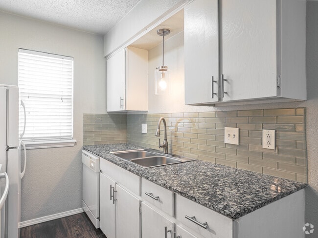 2BD, 1BA - 835SF - Flat - Kitchen