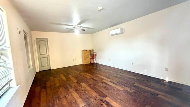 Photo - 3102 E Plum St