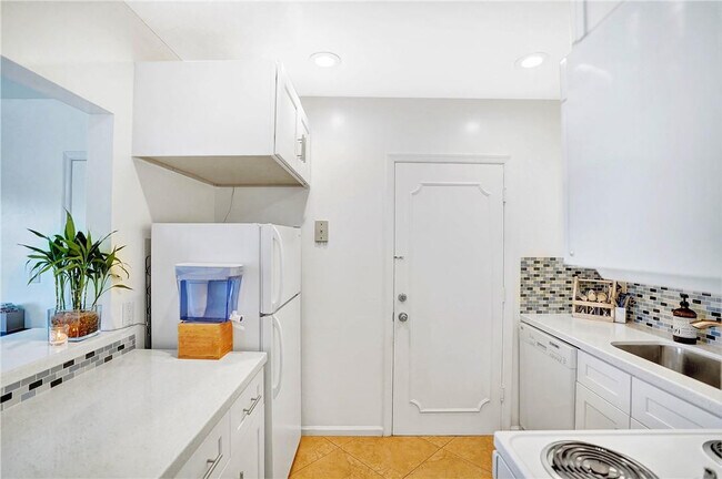 Photo - 5700 NE 22nd Way Unidad 322