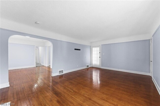 Photo - 876 Eloise Dr Unit Upper
