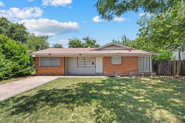 Photo - Spacious 4 Bedroom Home with Expansive Living Areas in a Convenient Location