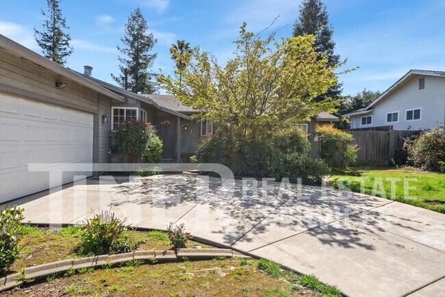 Photo - Charming 3-Bedroom Home with Pool in Carmi...