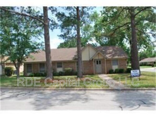 Building Photo - 7250 Vanessa Dr