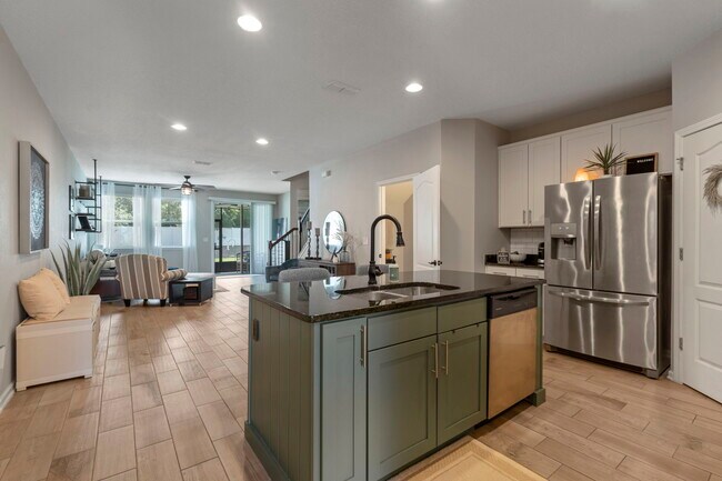 Photo - 143 Servia Dr