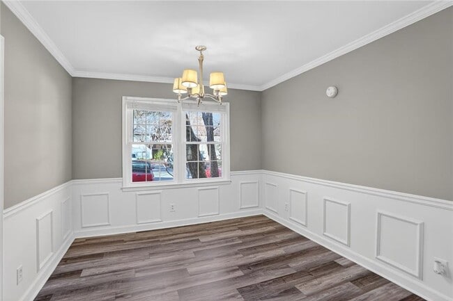 Photo - 80 Montre Square NW