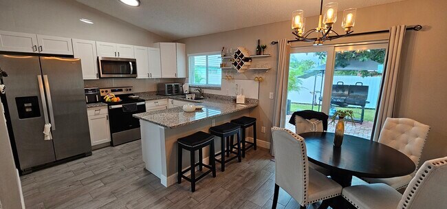 Photo - 265 SW Dalton Cir