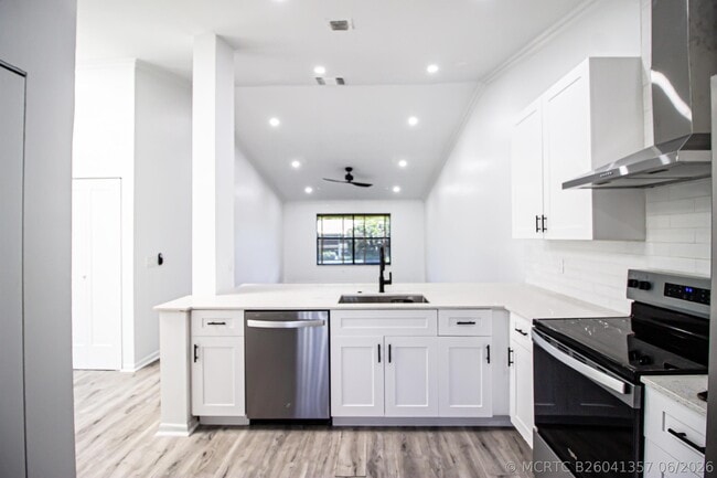 Building Photo - 13055 Albright Ct Unit 20