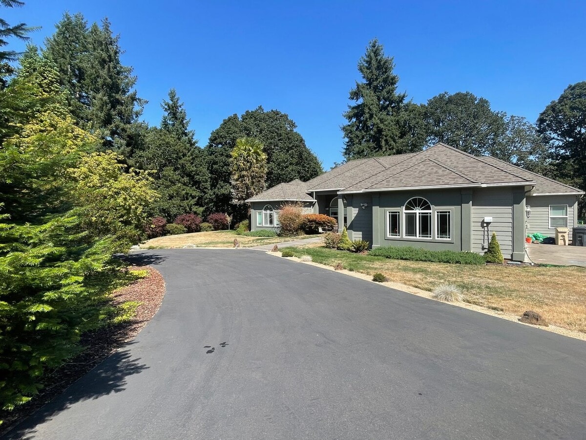 Beautiful 4 Bedroom on 2.5 Acres! - Beautiful 4 Bedroom on 2.5 Acres! House