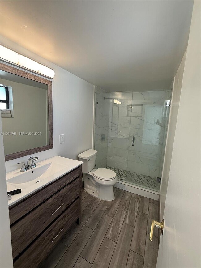 Building Photo - 2041 NW 35th St Unit B