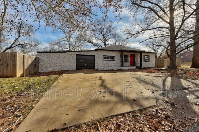 Photo - 1103 N Louisa Ave House