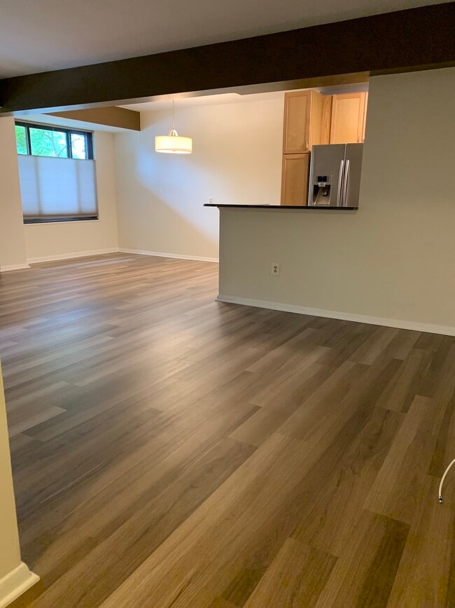 Dining - 3601 Wisconsin Ave NW Unit 103