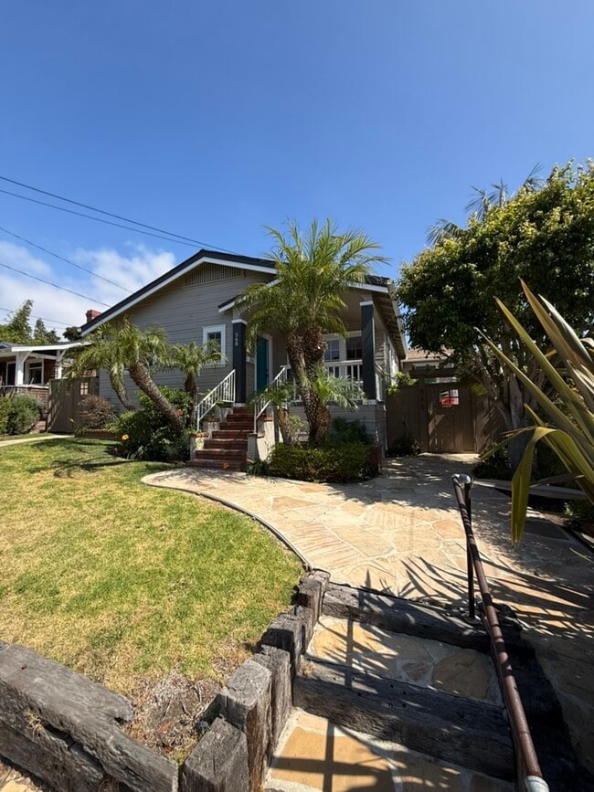 Photo - 566 W 38th St Unidad 564