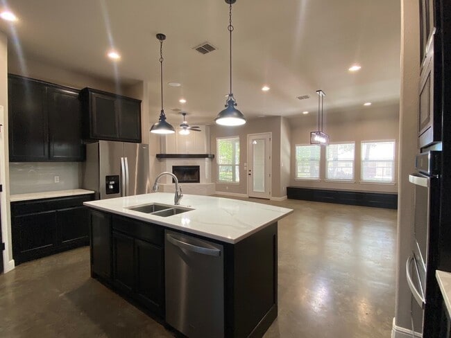 Photo - 501 Monna Ct