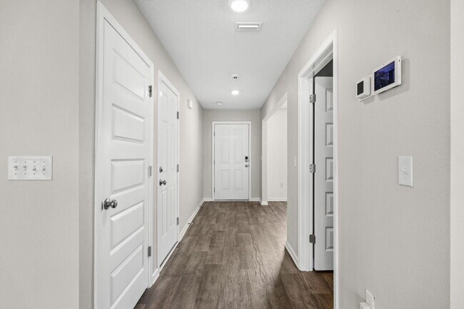 Photo - 106 This Way