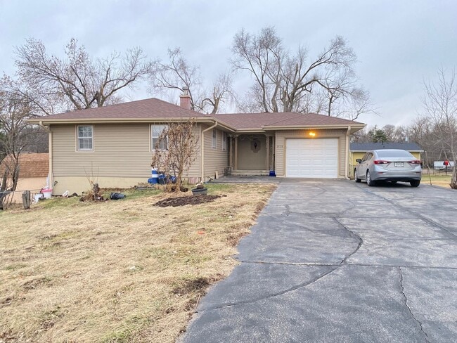 Building Photo - A wonderful 4-bedroom house in the Benson Gardens area - near Walmart Neighborhood Market, Asian ...