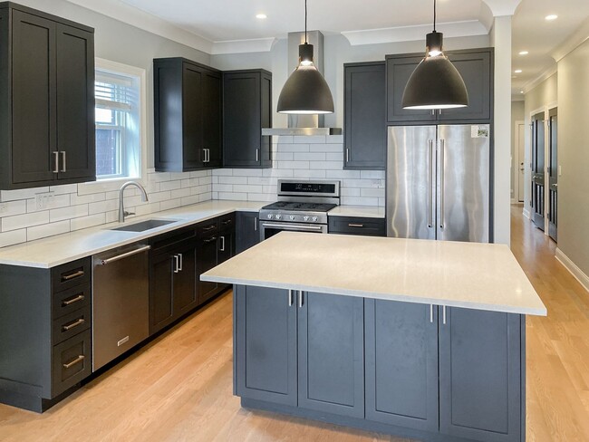 Photo - 2319 N Southport Ave Unit 2N