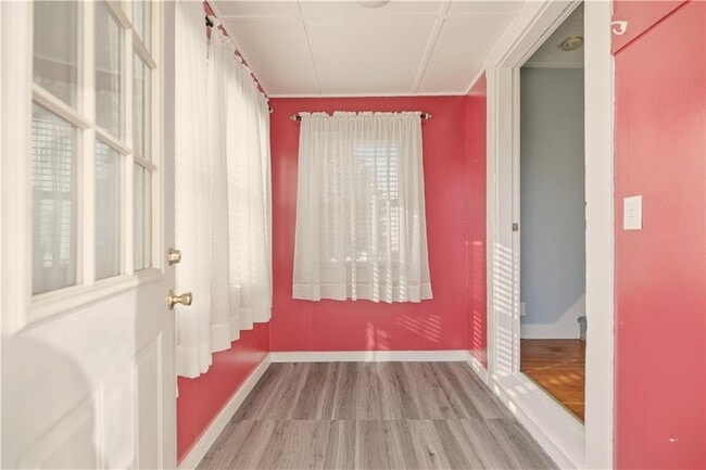 Building Photo - 65 Maple Ave