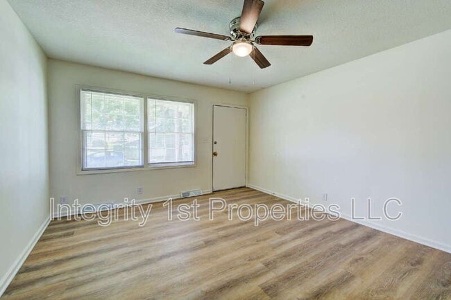 Photo - 9002 Bayless Rd