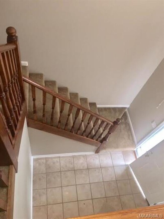 Photo - 218 Foxchase Ln