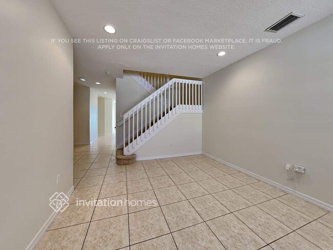 Photo - 568 NE 35th Ave