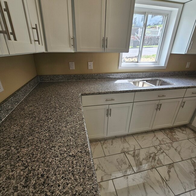 Building Photo - 94 7th Ave Rental