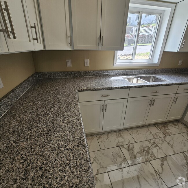 Building Photo - 94 7th Ave Rental