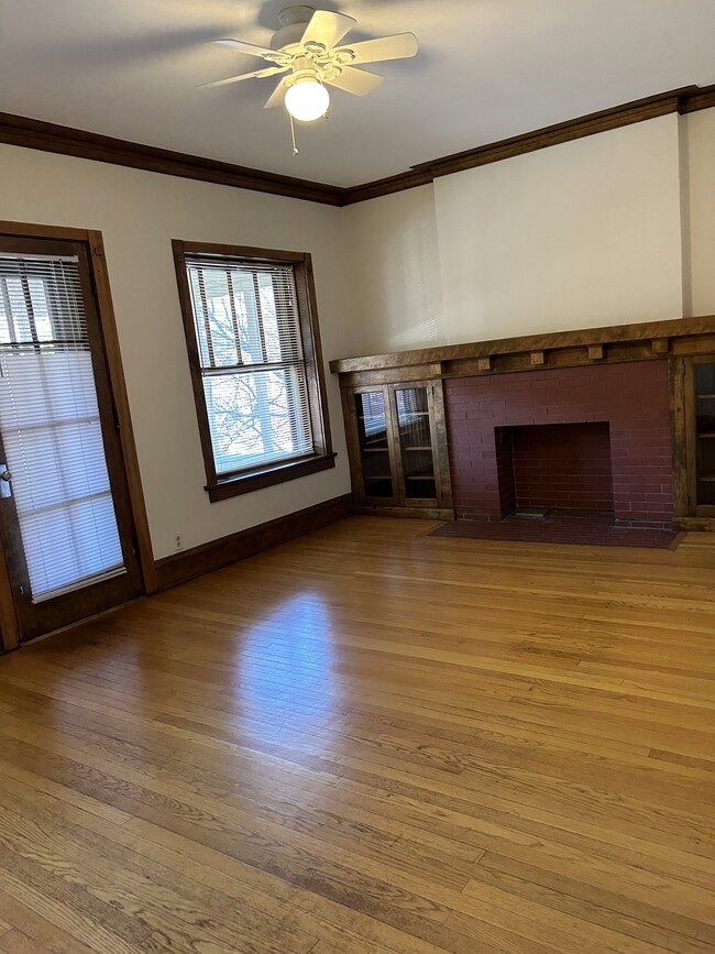 Living Area - Ardmore Winthrop Apartments