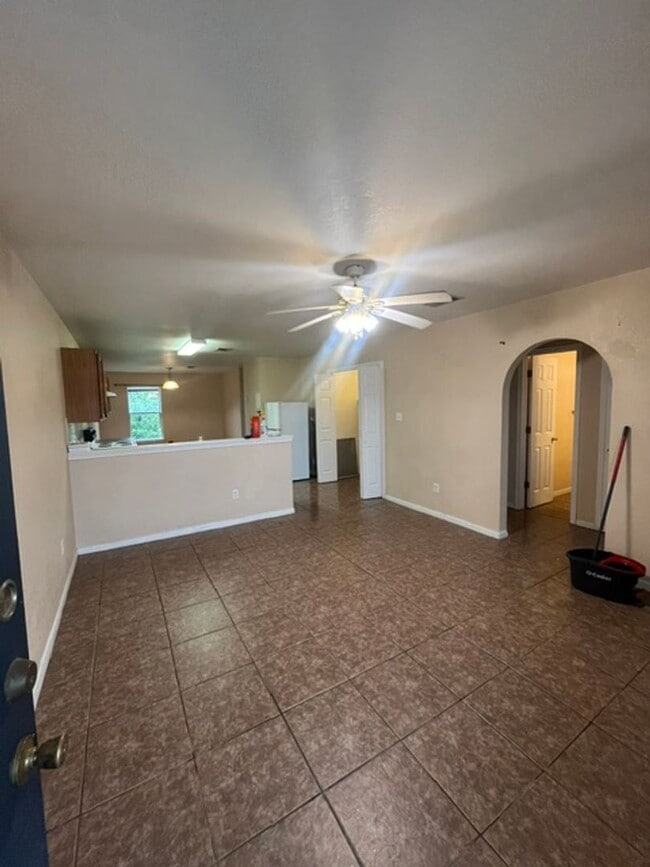 Building Photo - 3001 Cantabrian Dr Unit D