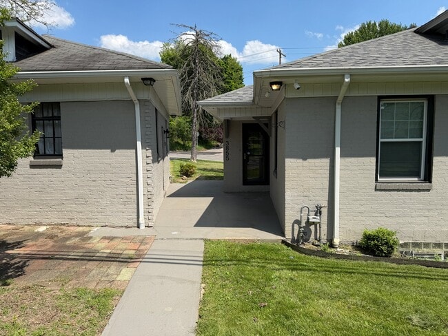 Photo - 3855 Mt Royal Blvd
