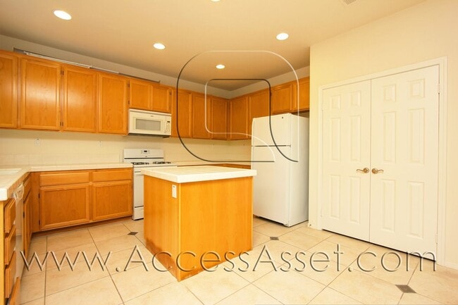 Photo - Beautiful 4 Bedroom Home with Fenced Backyard