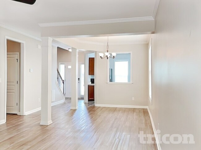 Photo - 557 McCarthy Dr