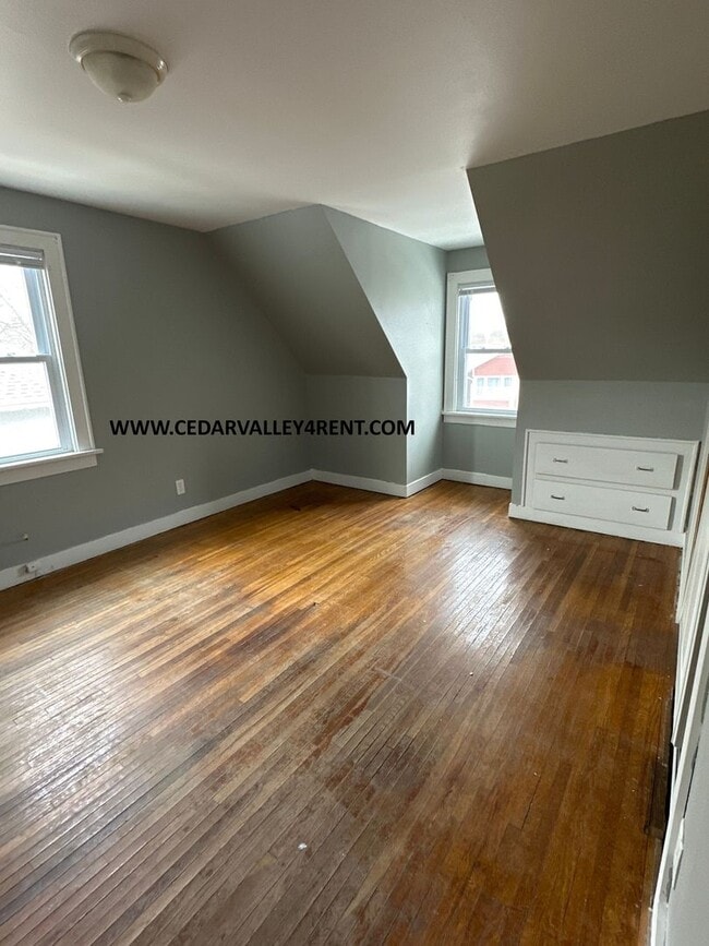 Photo - 1445 W 2nd St