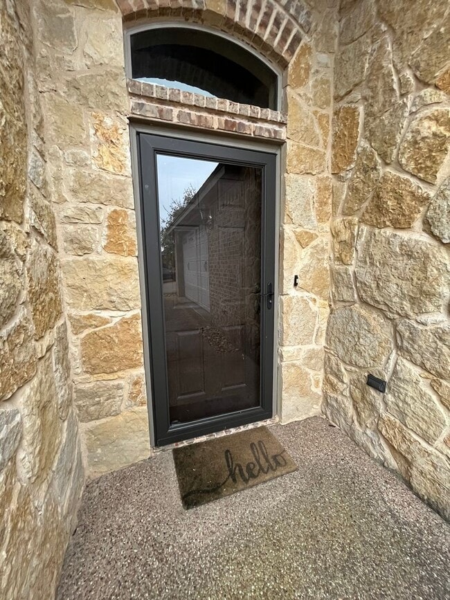 Photo - AVAILABLE NOW: 3 bedroom house