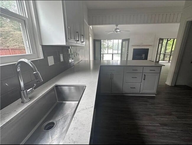 Photo - 5197 Woodmont Dr