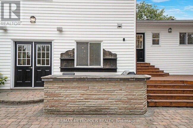Photo - 1872 Appleview Rd