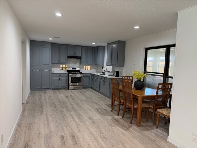 Photo - 143 Hollyvale Dr