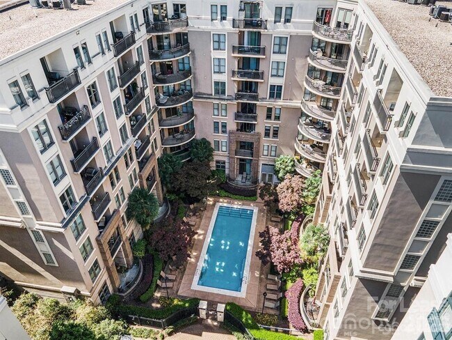 718 W Trade St Unit 707