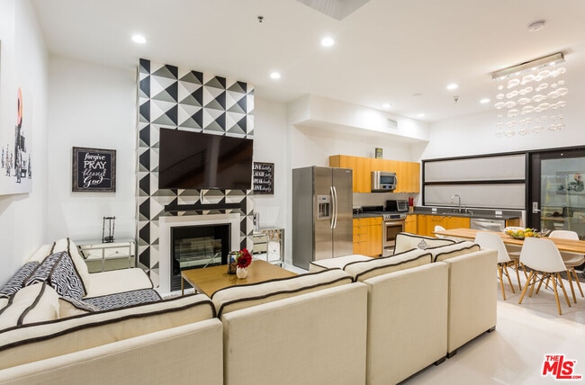 Photo - 815 Hampton Dr Unit 7