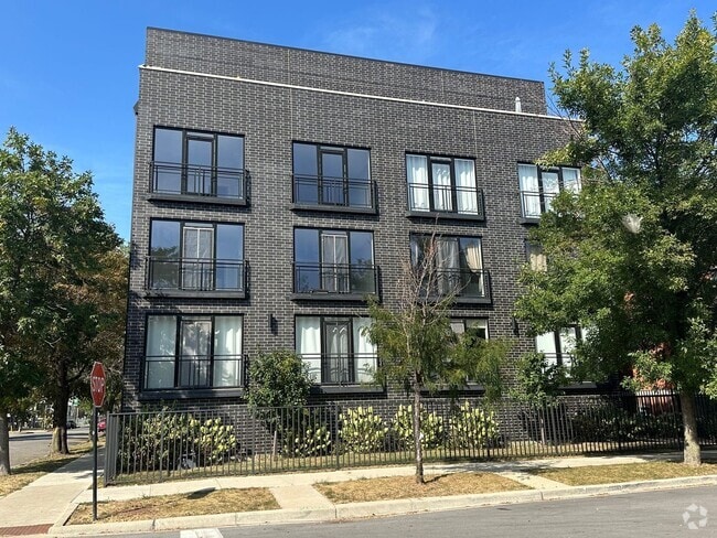 Building Photo - 35 S Hoyne Ave Rental