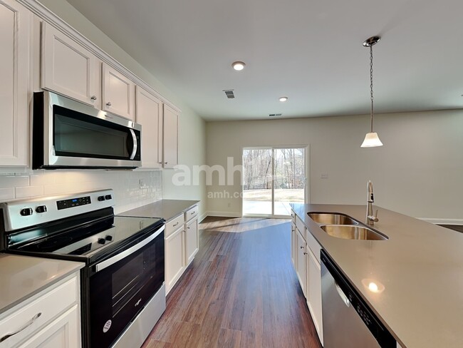 Photo - 630 Rivermist Dr