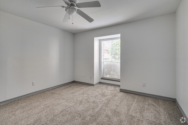 2BR, 1BA - 846SF