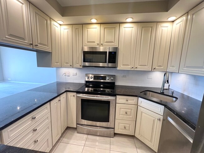 Photo - 2650 N Lakeview Ave Unit 3708