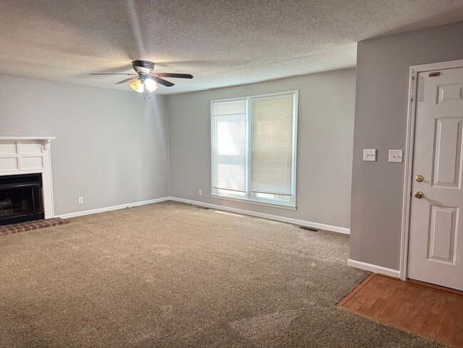 Photo - Exit 8! Rossview School. 4 Bed/2 Bath over...