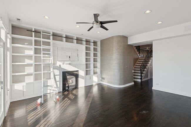 Photo - 937 N Willard Ct Unit 2